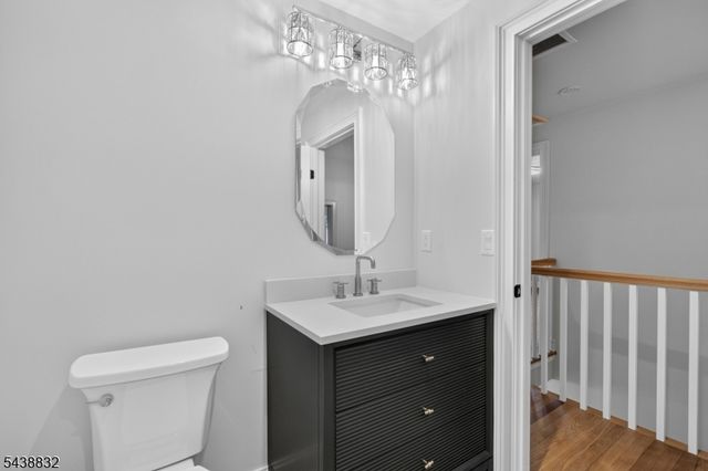 642 Roosevelt St, Westfield Town, NJ 07090