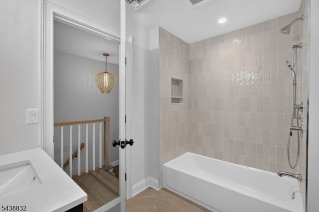 642 Roosevelt St, Westfield Town, NJ 07090