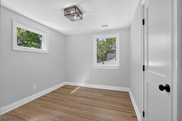 642 Roosevelt St, Westfield Town, NJ 07090