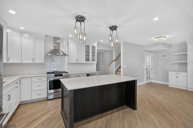 642 Roosevelt St, Westfield Town, NJ 07090