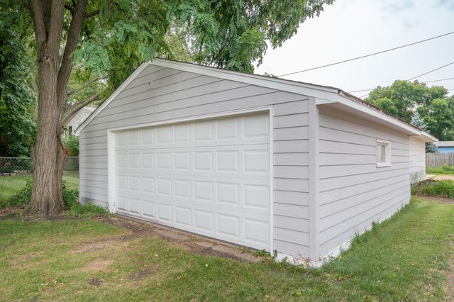 411 3rd Avenue W, Shakopee, MN 55379