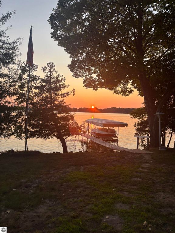 Image 3 of property listing at 7780 Elk Tip Drive, Rapid City, MI 49676