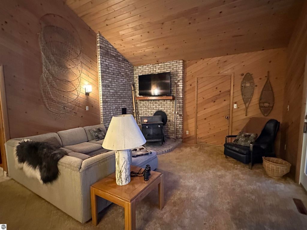 Image 5 of property listing at 7780 Elk Tip Drive, Rapid City, MI 49676