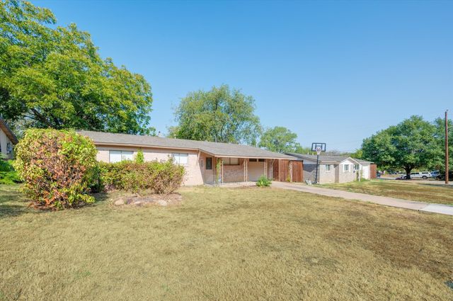 1902 Alan A Dale Road, Arlington, TX 76013