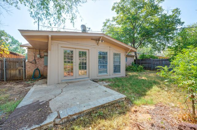 1902 Alan A Dale Road, Arlington, TX 76013