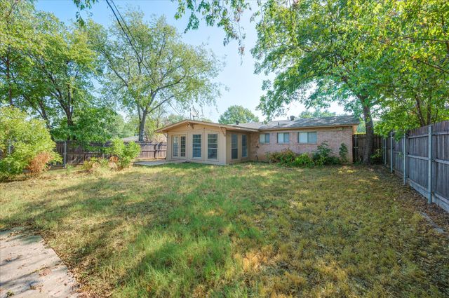 1902 Alan A Dale Road, Arlington, TX 76013