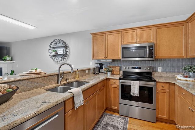 3383 Baldwin Woods Drive, Lake Orion, MI 48359