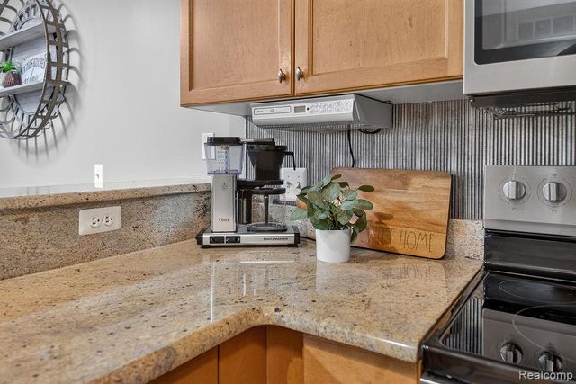 3383 Baldwin Woods Drive, Lake Orion, MI 48359