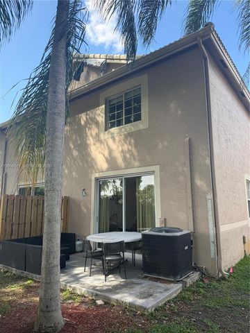 2050 Madeira Dr, Weston, FL 33327