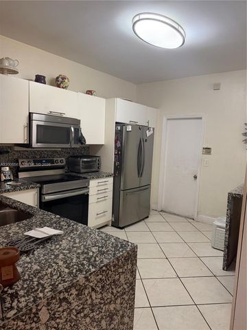 2050 Madeira Dr, Weston, FL 33327