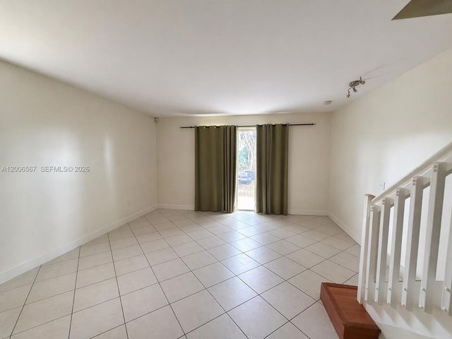 2050 Madeira Dr, Weston, FL 33327