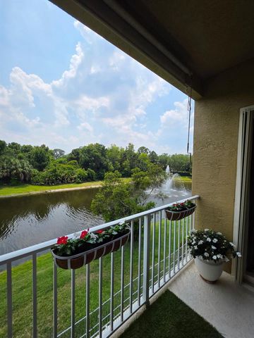 1560 SE Hampshire Way 204, Stuart, FL 34994