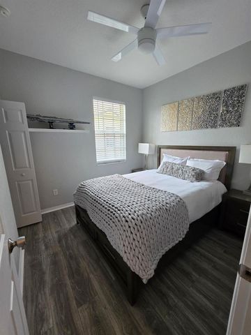 1560 SE Hampshire Way 204, Stuart, FL 34994
