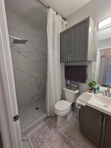 1560 SE Hampshire Way 204, Stuart, FL 34994