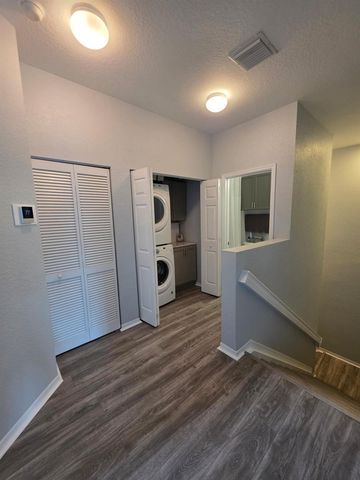 1560 SE Hampshire Way 204, Stuart, FL 34994
