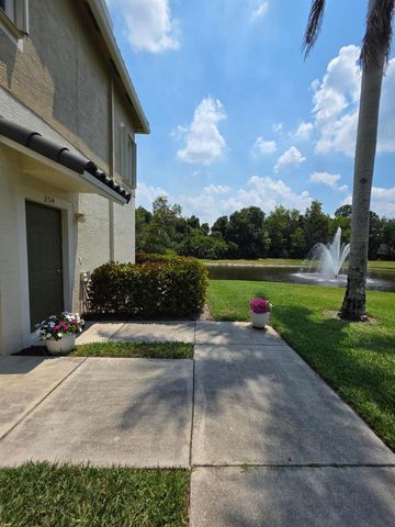 1560 SE Hampshire Way 204, Stuart, FL 34994