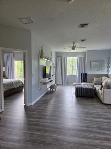 1560 SE Hampshire Way 204, Stuart, FL 34994