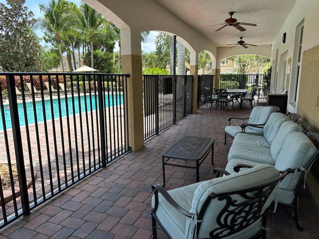 1560 SE Hampshire Way 204, Stuart, FL 34994