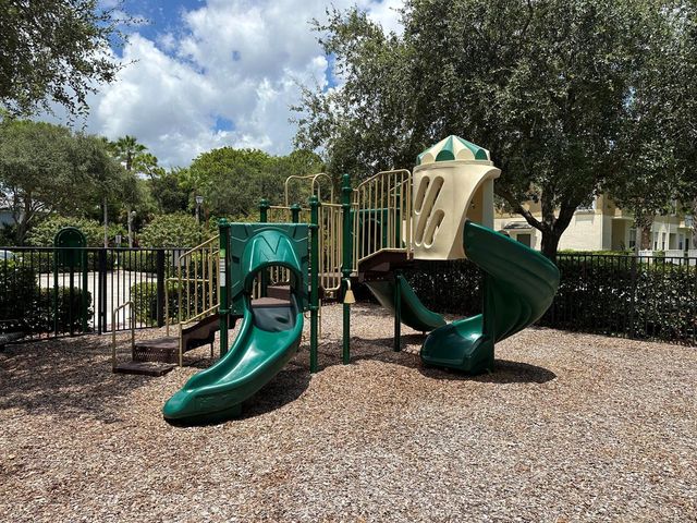 1560 SE Hampshire Way 204, Stuart, FL 34994