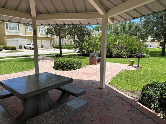 1560 SE Hampshire Way 204, Stuart, FL 34994