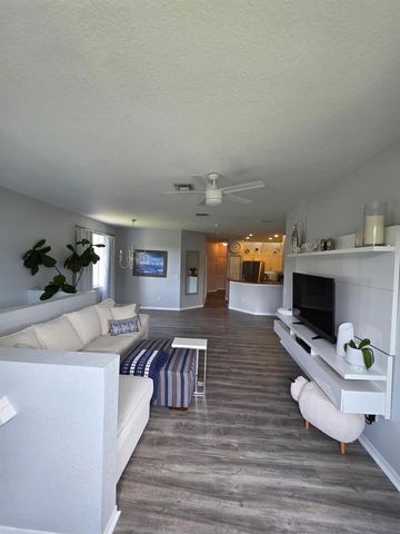 1560 SE Hampshire Way 204, Stuart, FL 34994