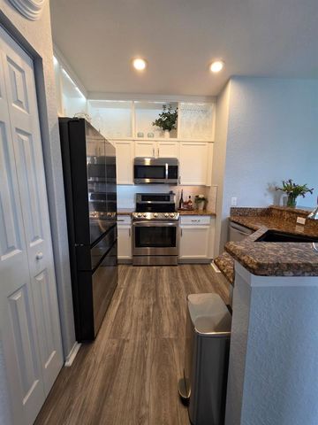 1560 SE Hampshire Way 204, Stuart, FL 34994