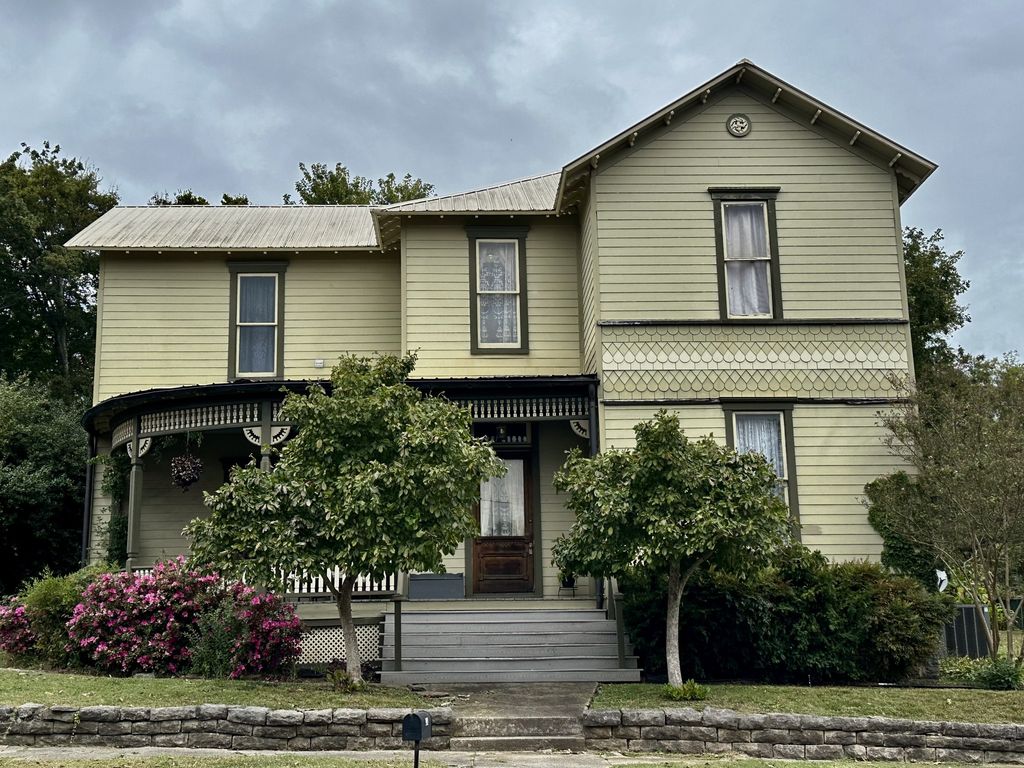 318 W Jefferson St, Pulaski, TN 38478