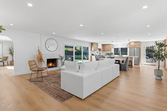 3034 Rollings Avenue, Thousand Oaks, CA 91360