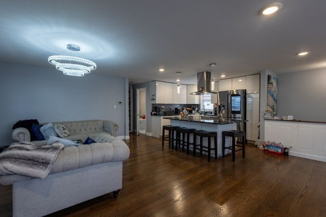41 Dedham St, Revere, MA 02151