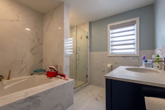 41 Dedham St, Revere, MA 02151