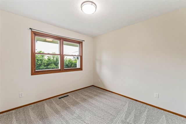 720 Latrobe Avenue, Mccallsburg, IA 50154