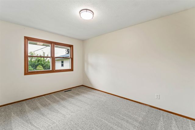 720 Latrobe Avenue, Mccallsburg, IA 50154