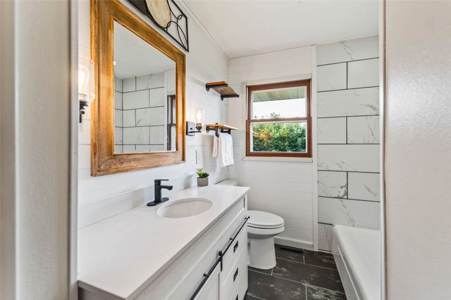 720 Latrobe Avenue, Mccallsburg, IA 50154