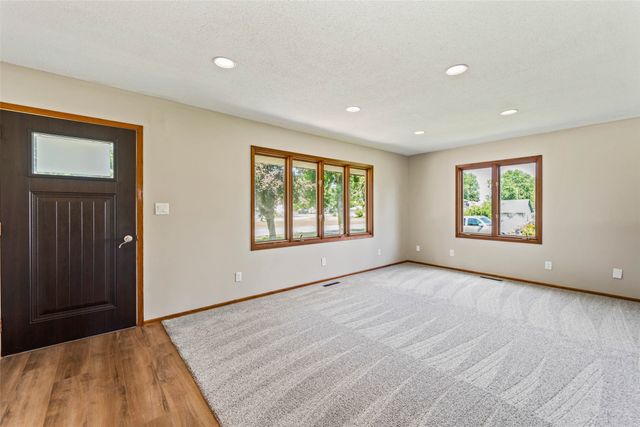 720 Latrobe Avenue, Mccallsburg, IA 50154