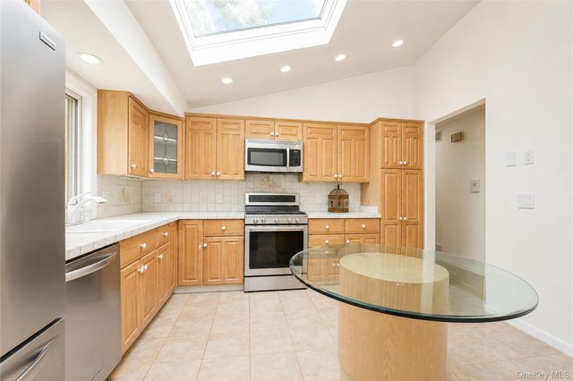 152 Rice Avenue, Staten Island, NY 10314