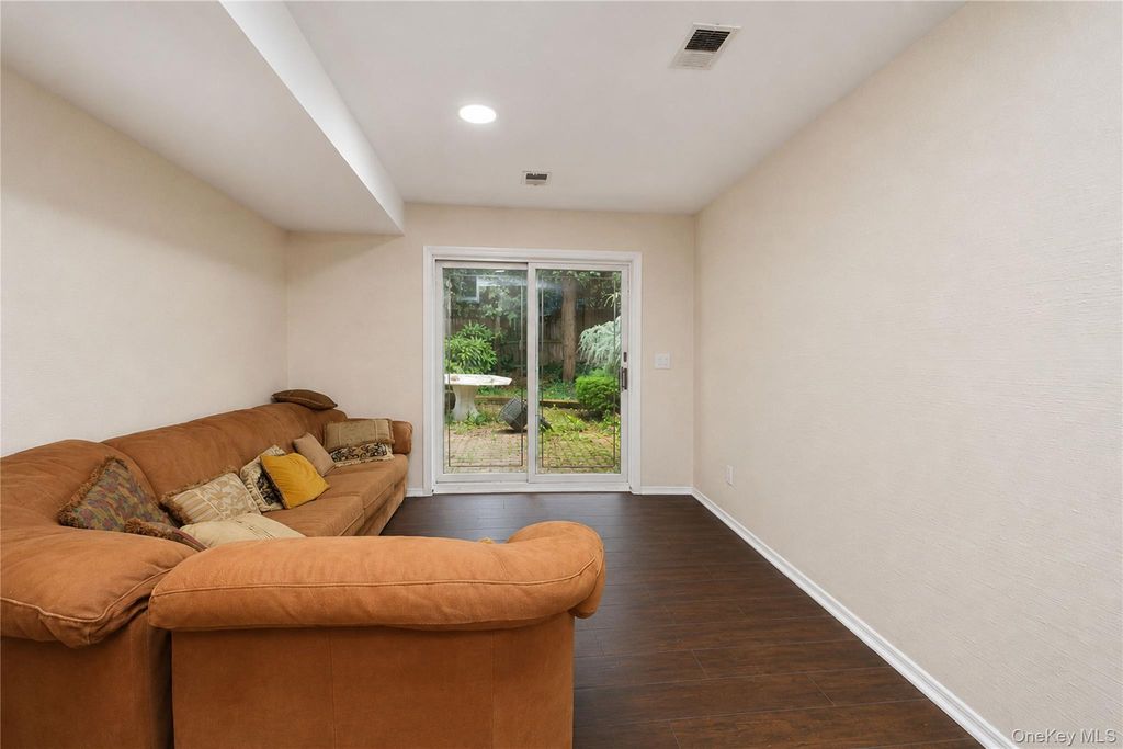 152 Rice Avenue, Staten Island, NY 10314 — photo 3