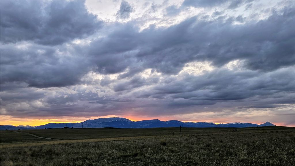 Image 10 of property listing at 252 S Prickly Pear Lane, Augusta, MT 59410