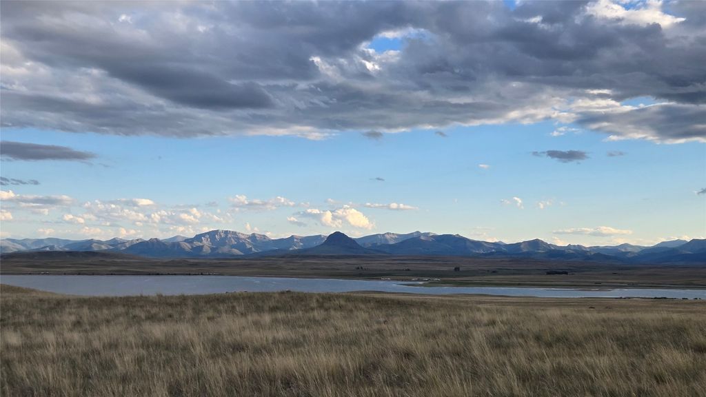 Image 7 of property listing at 252 S Prickly Pear Lane, Augusta, MT 59410