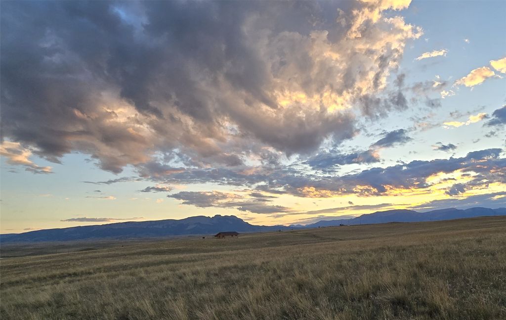 Image 8 of property listing at 252 S Prickly Pear Lane, Augusta, MT 59410