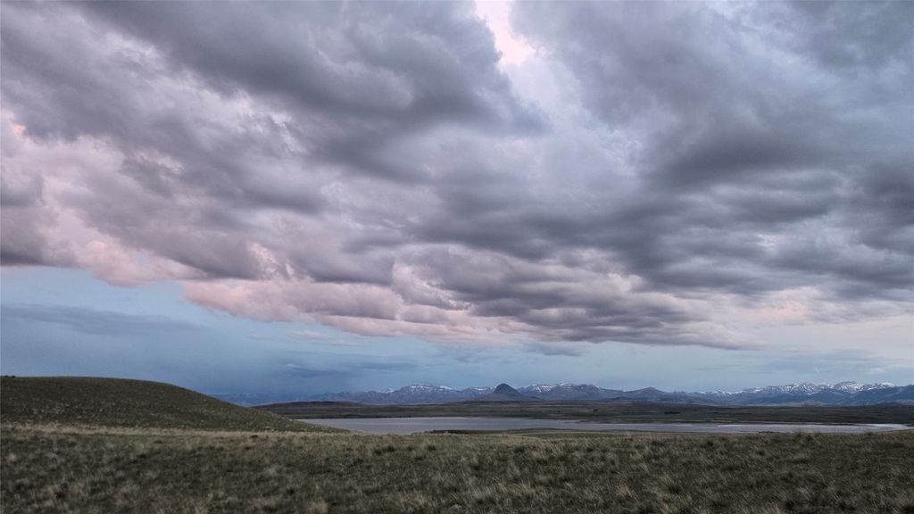 Image 9 of property listing at 252 S Prickly Pear Lane, Augusta, MT 59410