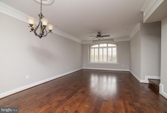 102 VANGUARD LN, Annapolis, MD 21401