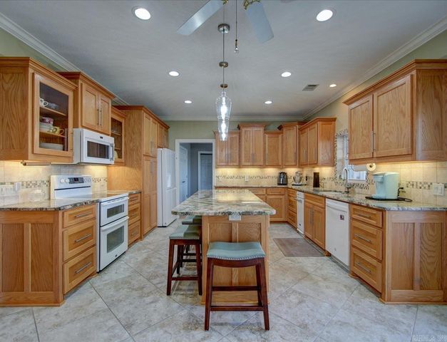 220 Grand Ridge Terrace, Hot Springs, AR 71901