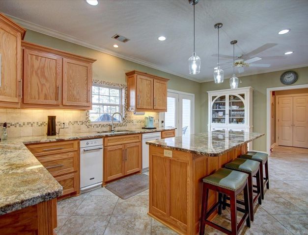 220 Grand Ridge Terrace, Hot Springs, AR 71901