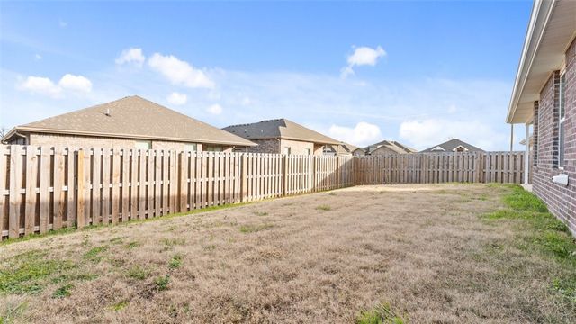 5902 NW Hoover Street, Bentonville, AR 72713