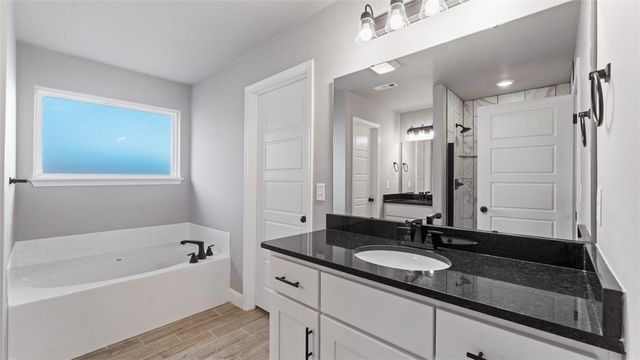 5902 NW Hoover Street, Bentonville, AR 72713