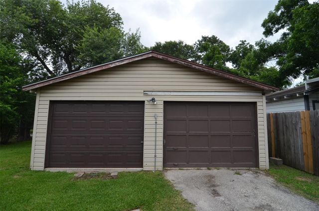 321 Dorchester Street, Houston, TX 77022