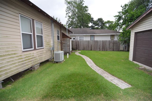 321 Dorchester Street, Houston, TX 77022