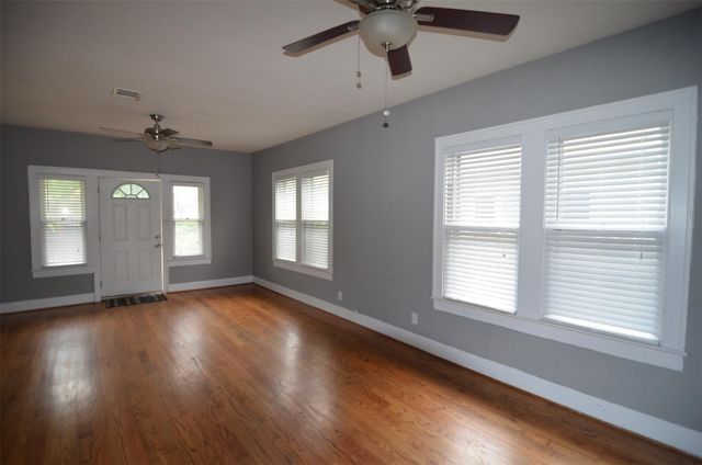 321 Dorchester Street, Houston, TX 77022