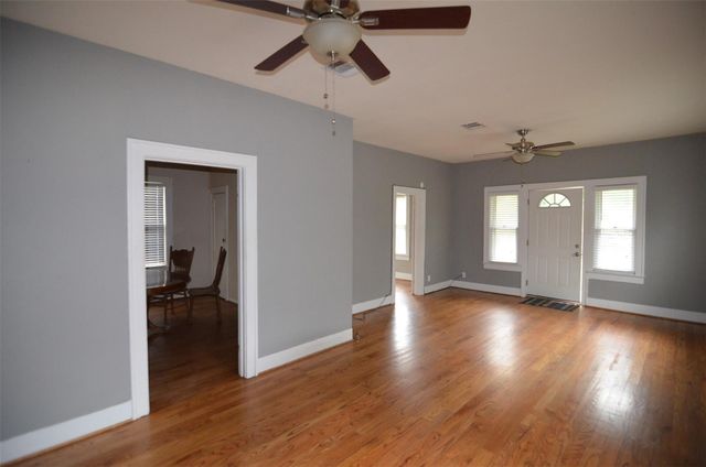 321 Dorchester Street, Houston, TX 77022
