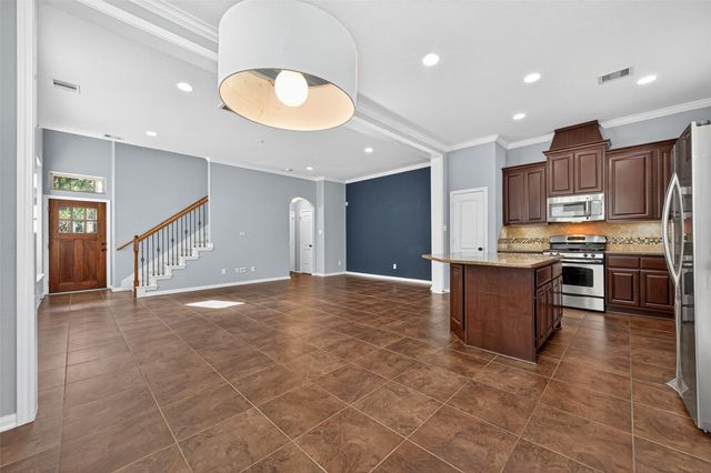 137 Cheswood Manor, The Woodlands, TX 77382